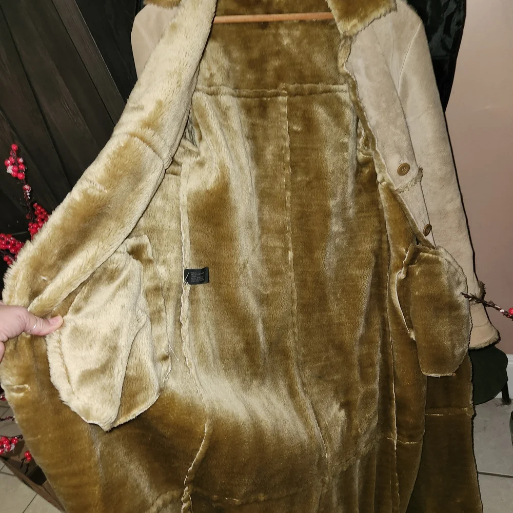 Express Tan Shearling Leather Jacket - Picture 3 of 5